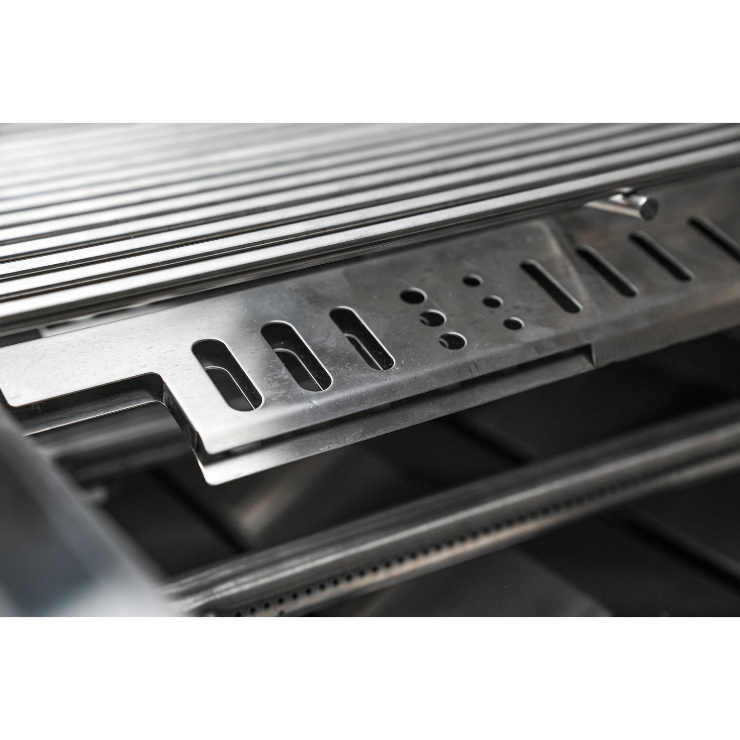 Mont Alpi 400 Deluxe BBQ Grill Island with L-Shape, Beverage Center, Kamado Module & Extra Storage - MAi400-D90BEVKAMXL